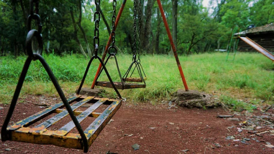 Huśtawka jak nowa? Renowacja drewna i metalu krok po kroku