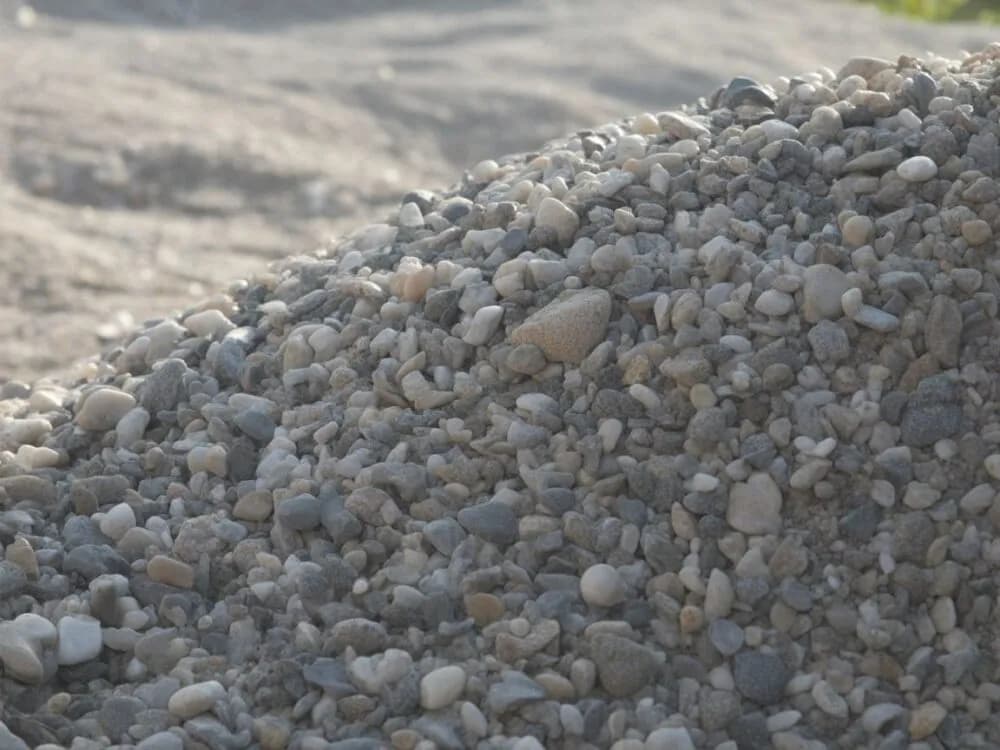 Jaki żwir do drenażu opaskowego? Wybierz mądrze i uniknij błędów!