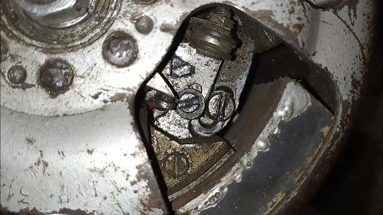 Ustaw zapłon w kosiarce: prosty trik z wizytówką! Poradnik.