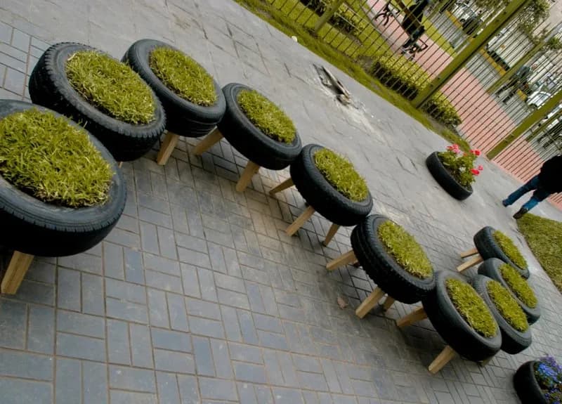 Stare opony w ogrodzie: 10+ pomysłów DIY, bezpiecznie i ekologicznie